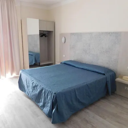 Oceano 3* مارينا دي بييتراسانْت
