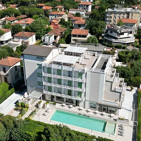 فندق Oceano مارينا دي بييتراسانْت
