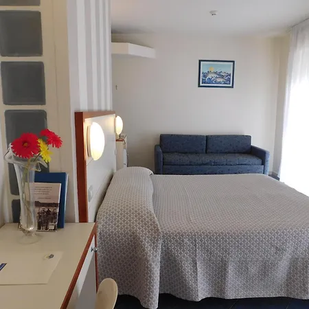 Oceano 3* مارينا دي بييتراسانْت
