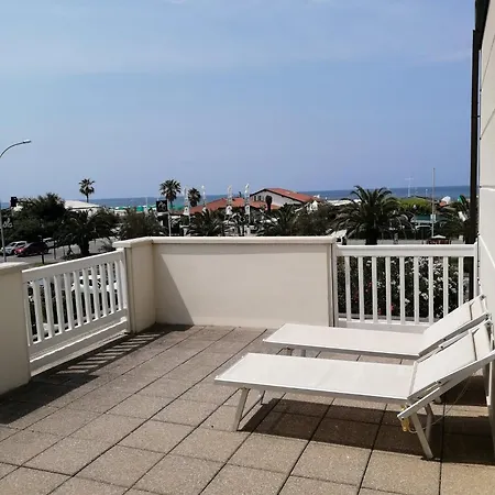 فندق Oceano مارينا دي بييتراسانْت